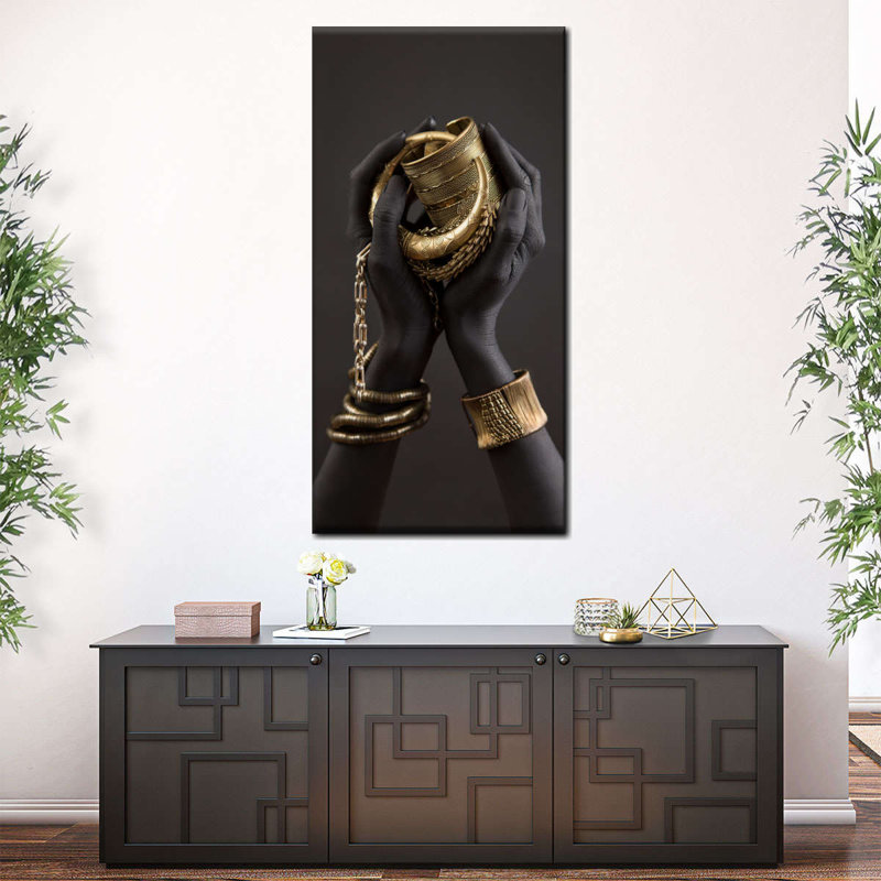 Femme africaine, mains dorées sur toile, H 30 po x l 15 po x P 1,25 po