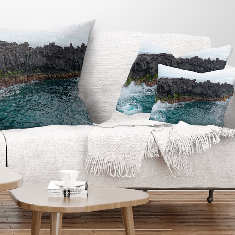 Coussin Rocky Coast with Moss in Azores - Sea & Shore, Rectangle, 12 po x 20 po