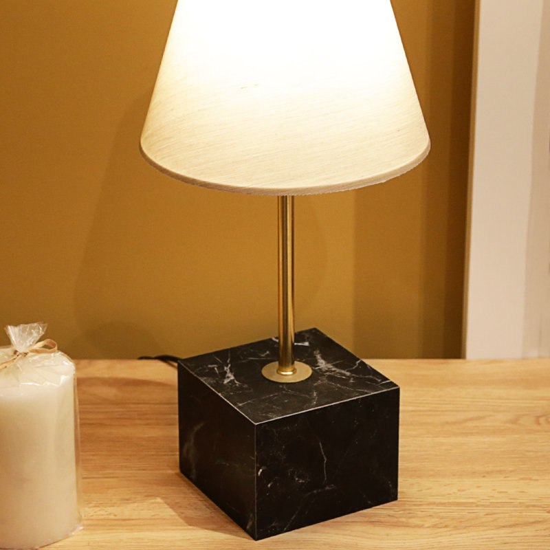 Lampe de table moderne avec base en bois et capuchon en tissu, crème et noir | Fabrication 100% métal, 16,5 po x 5,5 po | 43,0 cm de hauteur, câble de 59,1 pouces, douille E27, 40 W maximum | Éclairage élégant pour la maison et le bureau