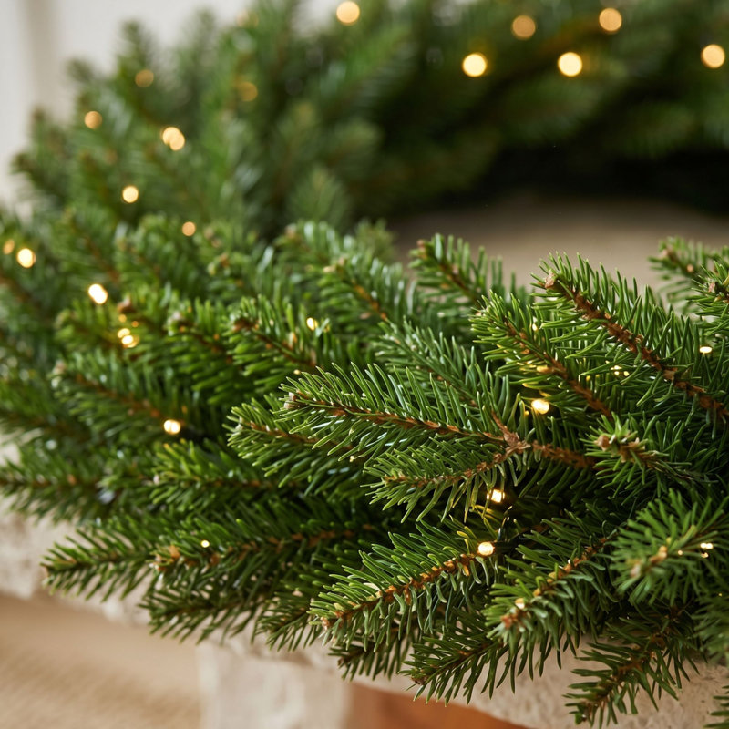 Couronne de Noël 32 po avec sapin Douglas pré-éclairé, 32" H x 32" W