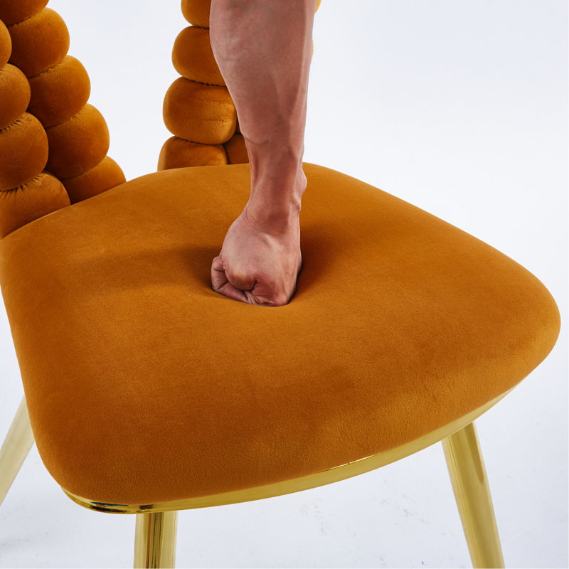 Chaises orange et dorées de 4 personnes: sièges confortables, structure en fer, convient à la salle à manger, au café au bureau