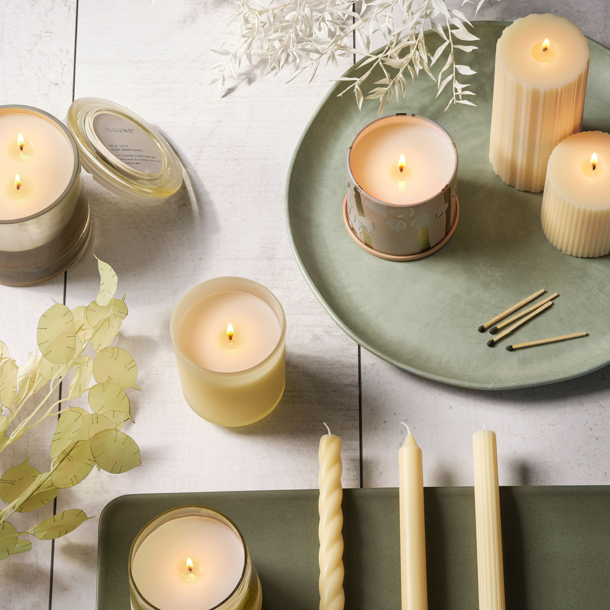 ILLUME Beautifully Done Medium Fragranced Pillar Candle, Blackberry Absinthe, Isla Lily, Small