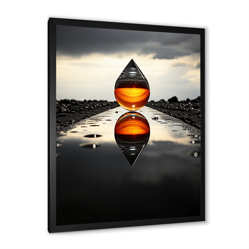 Drop Reflection With Monochromatic Landscape - Abstract Wall Decor, Cadre photo noir, H 20 po x l 12 po x P 1 po