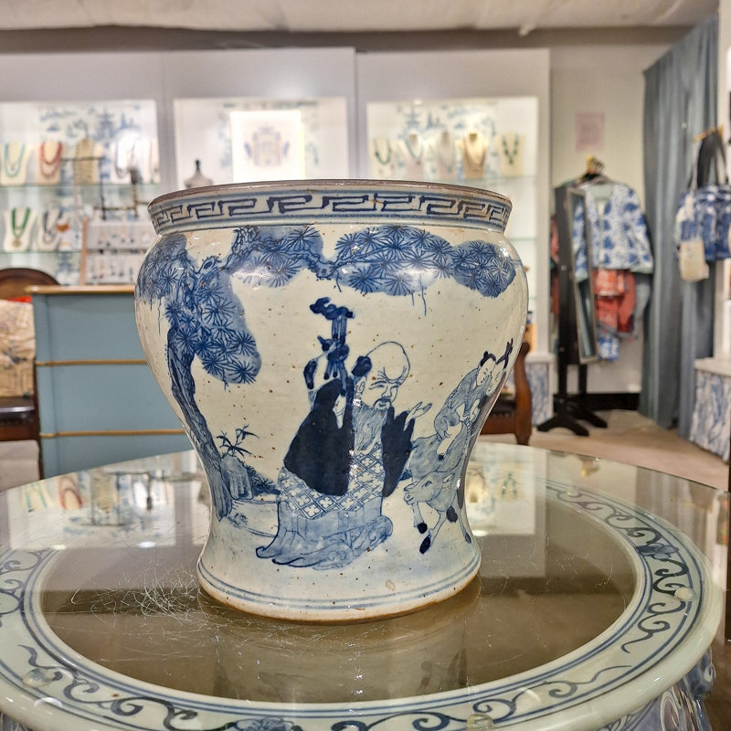 Pot en porcelaine bleu et blanc avec personnages