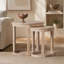 Table de bout - Plateau rond - Tablette inférieure intégrée - Finition naturelle - Style transitionnel