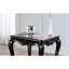 Table de bout Champagne - finition traditionnelle en bois massif, conception, pieds, l 26,5 po x P 28,5 po, H 24,5 po et placage, unité simple
