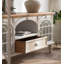 Meuble télé de style campagnard avec plateau en bois massif et rangement en verre