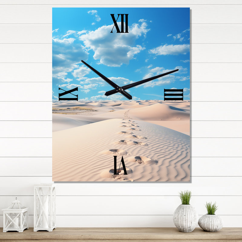 Photo de plage empreintes de pas en IV - Paysage et nature horloge murale surdimensionnée, H 32 po x l 24 po x P 1 po