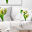 Tulipe blanche avec feuilles vertes - coussin à imprimé floral