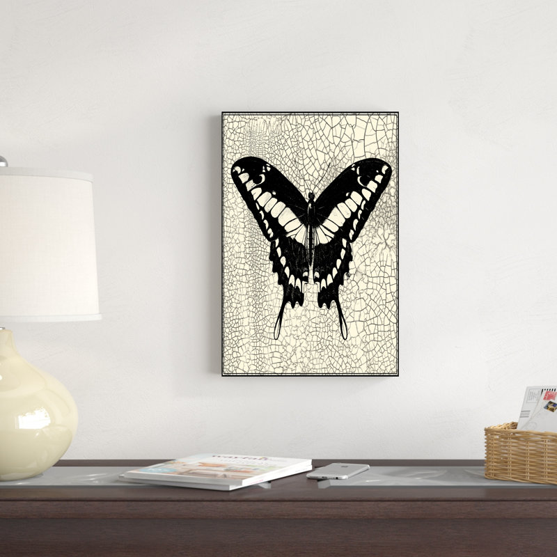 Papillon classique IV, 18" H x 12" W x 1.25" D