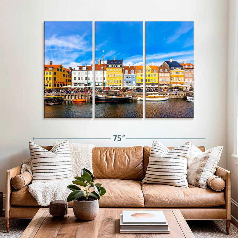 Sébbie loge au port de Nyhavn, H 42 po x l 65 po