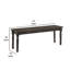 Banc traditionnel en bois au design classique et au charme rustique, option de sièges polyvalents pour divers espaces.