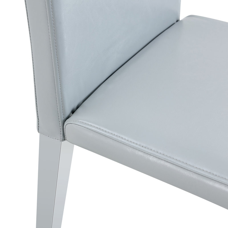 Deux chaises de salle à manger en polyuréthane gris clair (seulement les chaises)