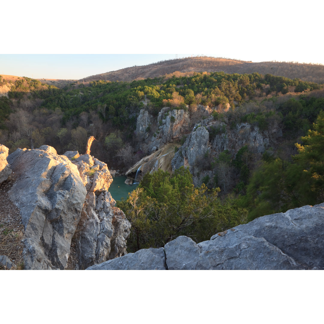 Turner Falls Landscape von Narawon - Kunstdrucke auf Leinwand ohne Rahmen