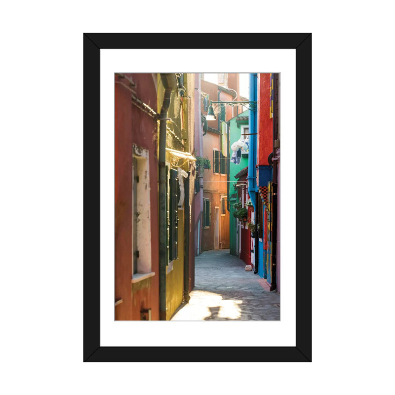 «Small Alley In Burano, Venice» par Matteo Colombo, impression sur toile, H 24 po x l 16 po x P 1 po, Papier avec cadre noir