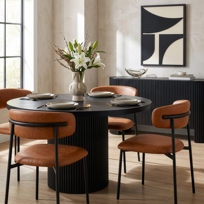 Chaise de salle à manger rembourrée Lupita, Cuir cognac végétalien, Noir mat