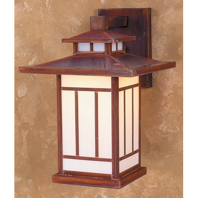 Kennebec 1 - Light Outdoor Wall Lantern