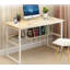Bureau d'ordinateur moderne avec bibliothèque