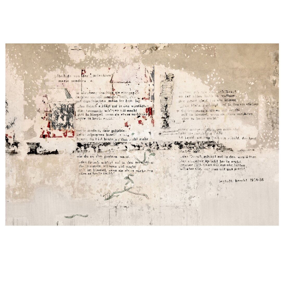 Tapete Falkner Old Concrete Wall with Bertolt Brecht Verses 2,9 m x 432 cm