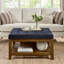Grande table basse rembourrée en lin capitonné avec tablette et cadre en bois de hêtre (table basse incluse, sans les chaises)-2080558770
