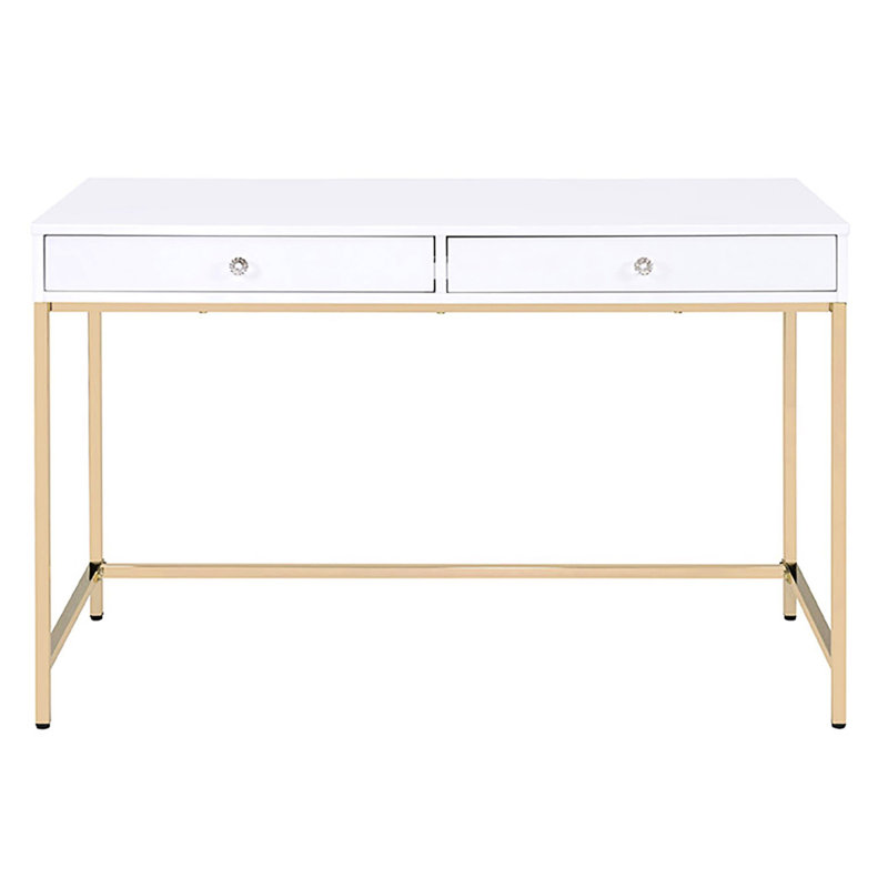 Bureau rectangulaire de luxe blanc laqué avec pattes et tiroirs en métal doré, idéal pour étudier.