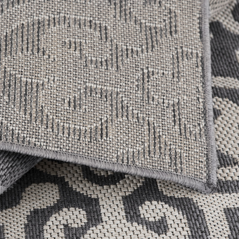 Tapis d'intérieur / extérieur en polypropylène Bungalow Rose Perkinson Need U Tile, Rectangle 6 pi 6,74 po x 9 pi 6,17 po