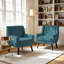Fauteuil rembourré en velours bleu avec pieds en bois massif Davey-649152703