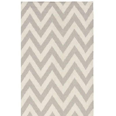 Vanderhoof Hand Woven Flat Weave Wool/Cotton Chevron Rug in Gray/Ivory