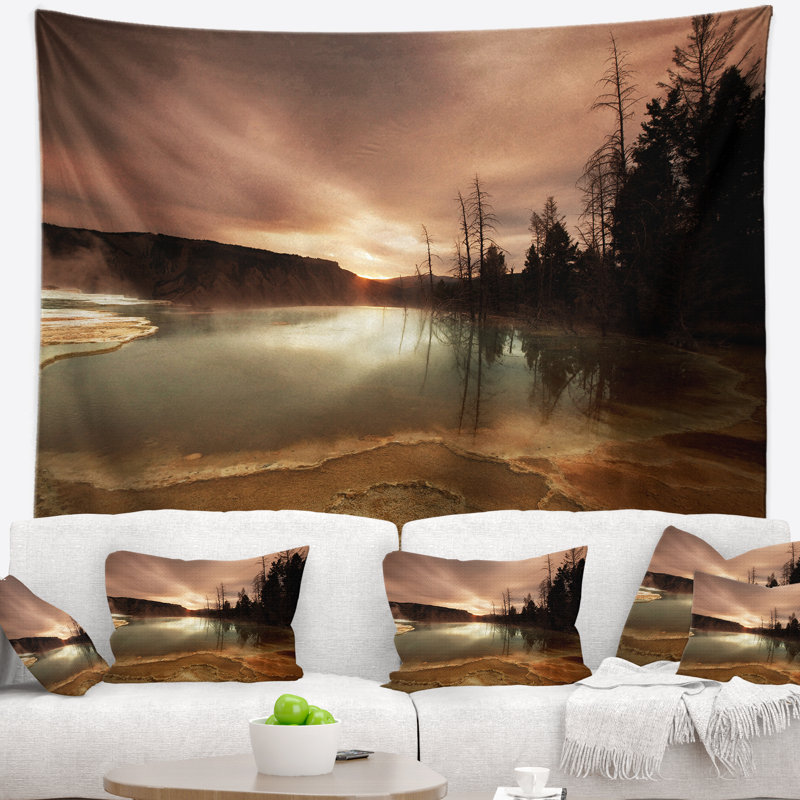 Paysage africain, lac de montagne, tapisserie avec ciel nuageux, H 32 po x l 39 po