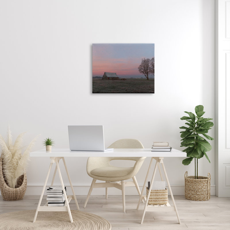 Art mural sur toile Lone Grassland Cabin, Toile tendue, H 24 po x l 30 po x P 1,5 po