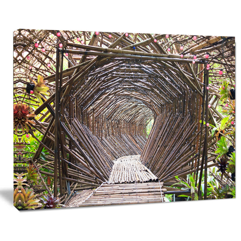 Bamboo Tunnel in the Garden - Reproduction de photo sur toile tendue, H 30 po x l 40 po x P 1 po