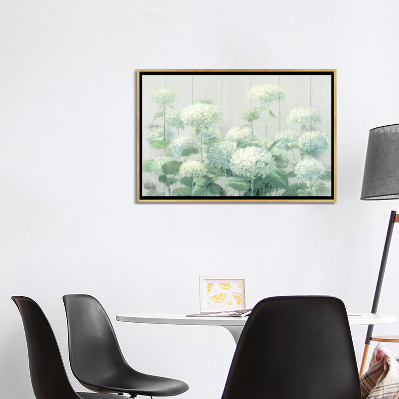 "Beach Flowers I" par Danhui nai, reproduction d’art, H 26 po x l 40 po x 1,5 po, Toile encadrée de bois rustique foncé