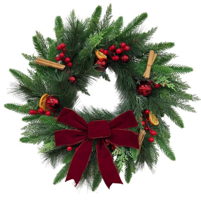 Couronne de Noël artificielle 23,6 pouces avec nœud en velours bourgogne, tranches d'orange séchées, bâtons de cannelle et baies rouges pour la décoration des Fêtes