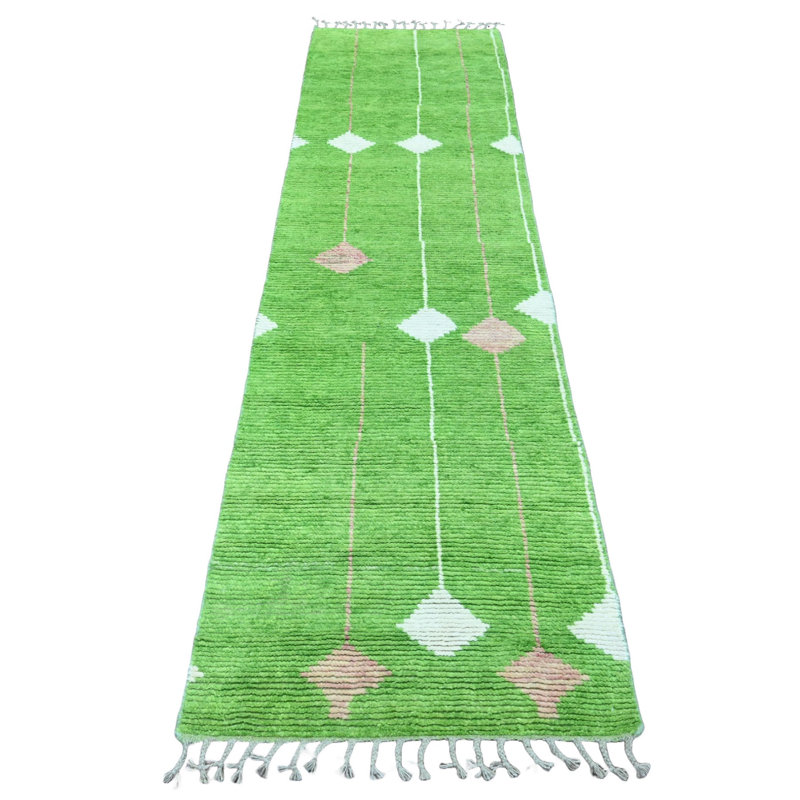 Tapis marocain tissé à la main 2 pi 5 po x 9 pi vert, tissage marocain à motif géométrique, laine douce, noué à la main, ton sur ton, velours texturé