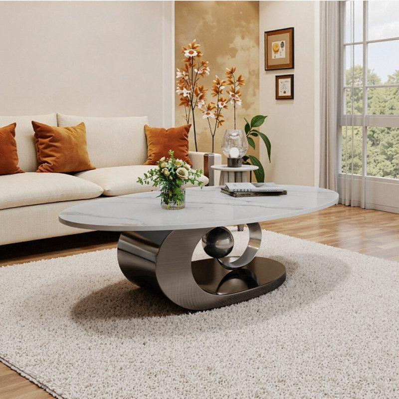 Table basse contemporaine ovale en faux marbre avec base sculpturale en acier inoxydable - Pièce maîtresse de luxe industriel