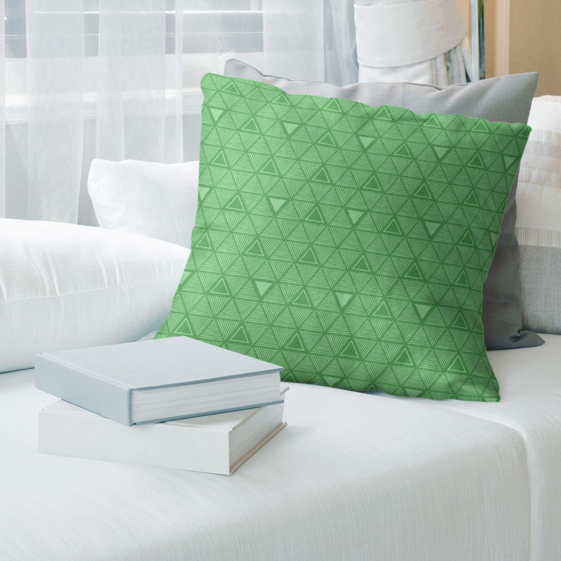 Motif triangulaire dessiné à la main Coussin décoratif, H 20 po x l 20 po, Duvet synthétique, Vert frais