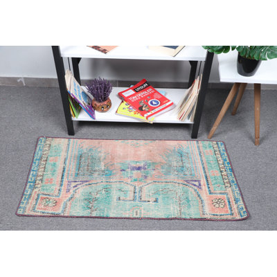 Tapis turc rétro fait à la main de petite taille avec un décor bohème vert et rose coloré parfait pour améliorer votre espace de vie