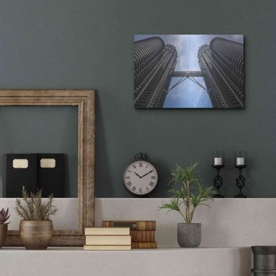Art mural en métal luxueux «Kuala Lumpur 1» par Luxe Portfolio, 16 po x 12 po