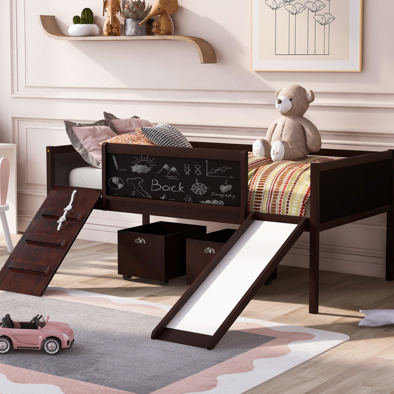 Lit mezzanine simple, finition. Deux boîtes de rangement. Structure en bois de pin durable. Escalade et cordes amusantes. Double tableau noir imaginatif. Glissoire pour lit de départ rapide Cadre solide. Expérience. Expression.