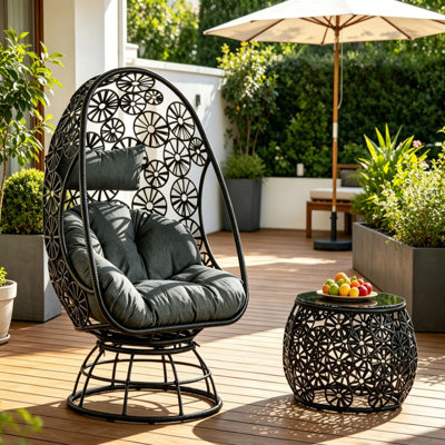 Chaise longue de patio en osier noir Hikre et table d'appoint ronde en verre transparent avec coussin rembourré en mousse de polyester gris anthracite, structure en métal capacité de poids de 220 lb