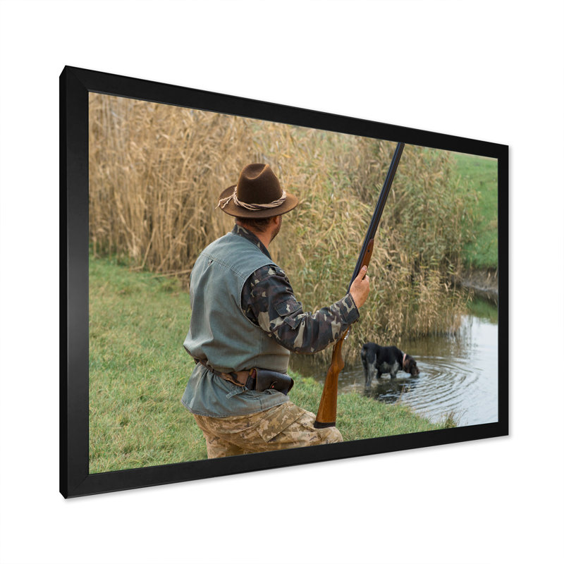 «Hunters Pursuit I», reproduction sur toile, Cadre simple noir, H 34 po x l 44 po x P 1,5 po