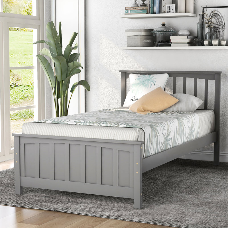 Lit plateforme simple en bois gris avec un design élégant et léger, teinte grise