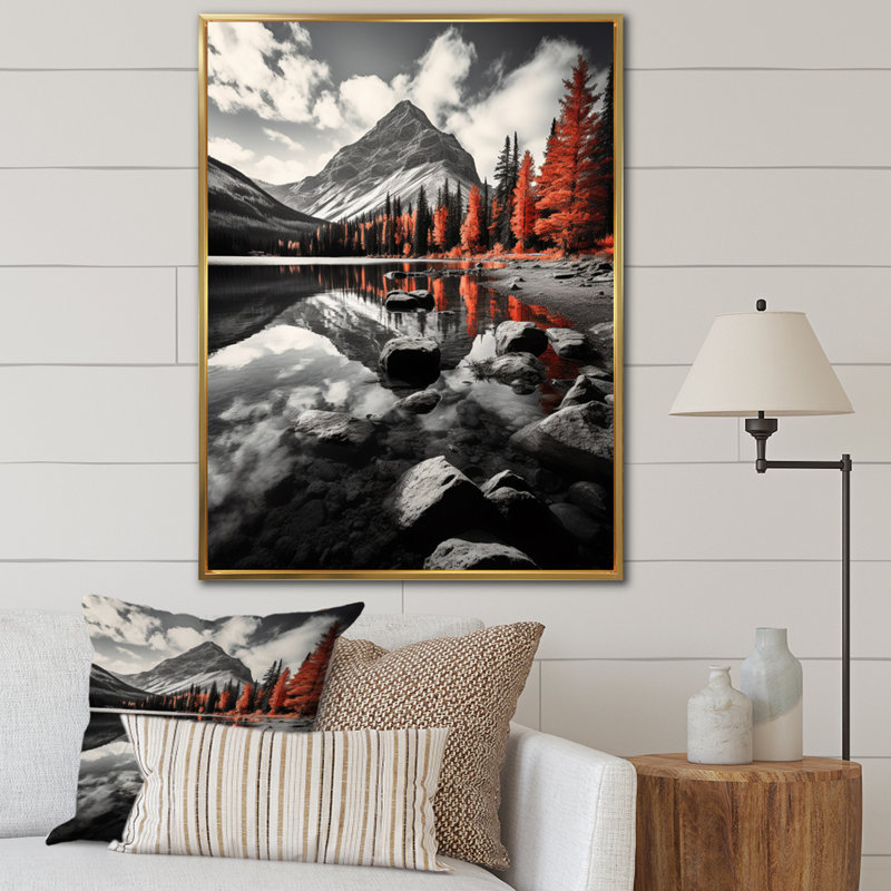 Aubreella Canada, beau paysage noir I - impression, H 32 po x l 16 po x P 1 po, Cadre flottant doré