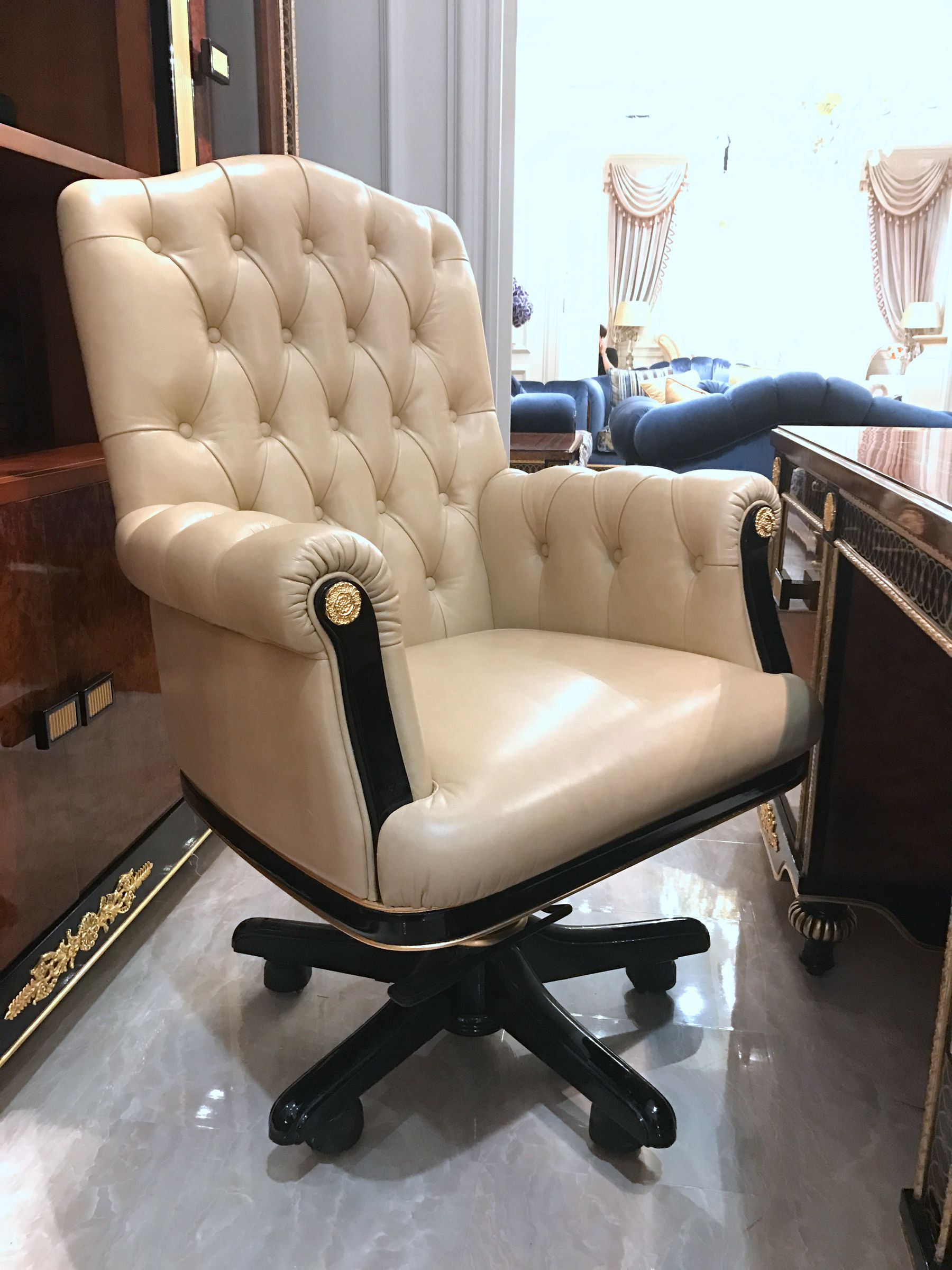 Astoria grand deals pridemore executive chair