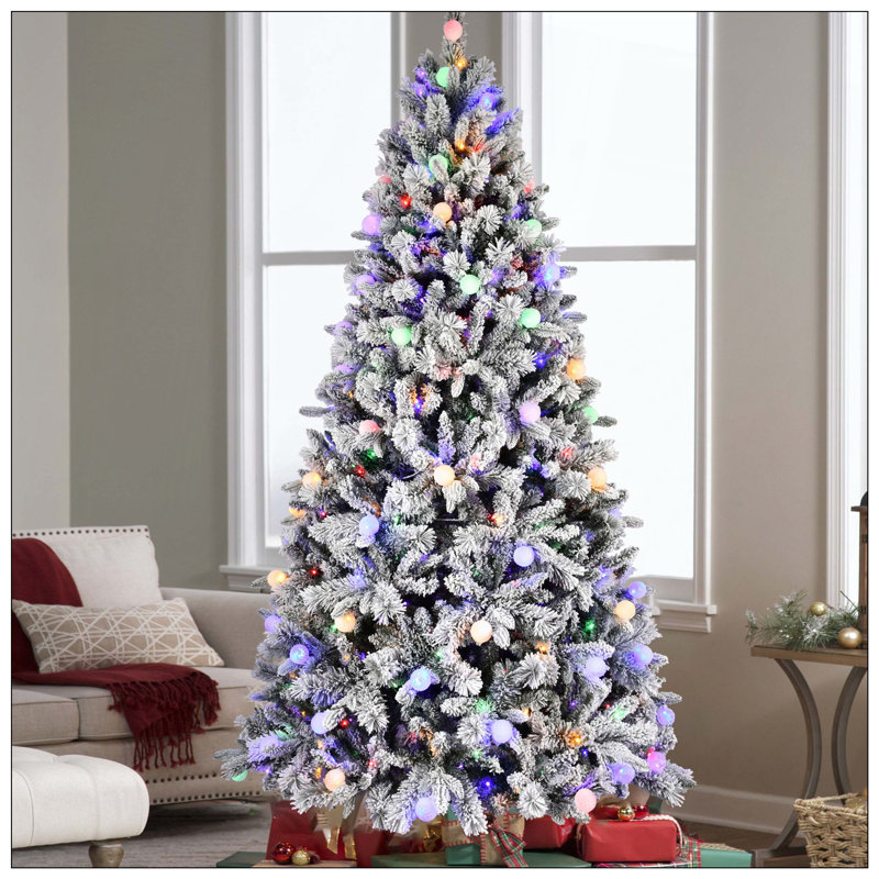Arbre de Noël floqué avec lumières DEL 470L avec boule G45, arbre à charnières réaliste, 10 modes d'éclairage, interrupteur au pied et support d'écurie