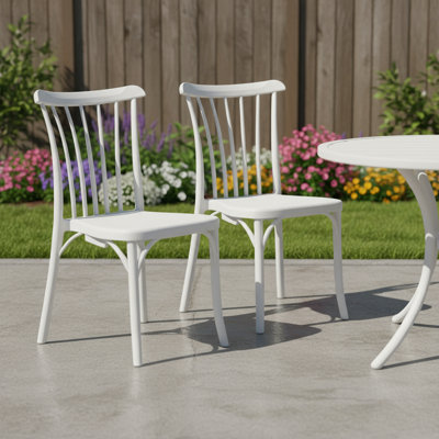Ensemble de deux chaises de salle à manger d'extérieur empilables en plastique blanc