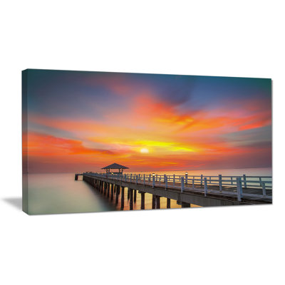 Reproduction de photo sur toile tendue, "bridge" sous jaune sky sea