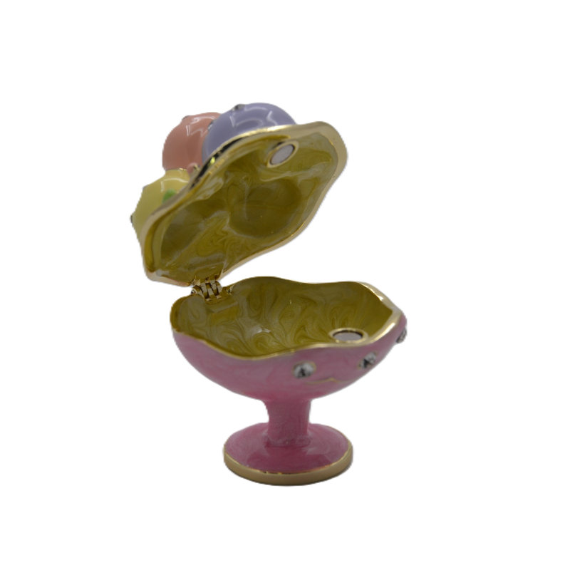 Boîte à bijoux en forme de coupe de glace ornée de pierres précieuses. Fabriquée à la main avec des cristaux autrichiens.