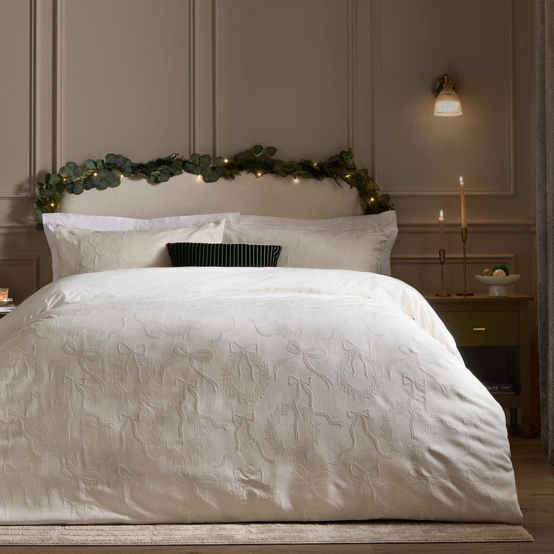Christmas Double Winter Wreath Jacquard Duvet Cover Set White Paoletti - Image 3