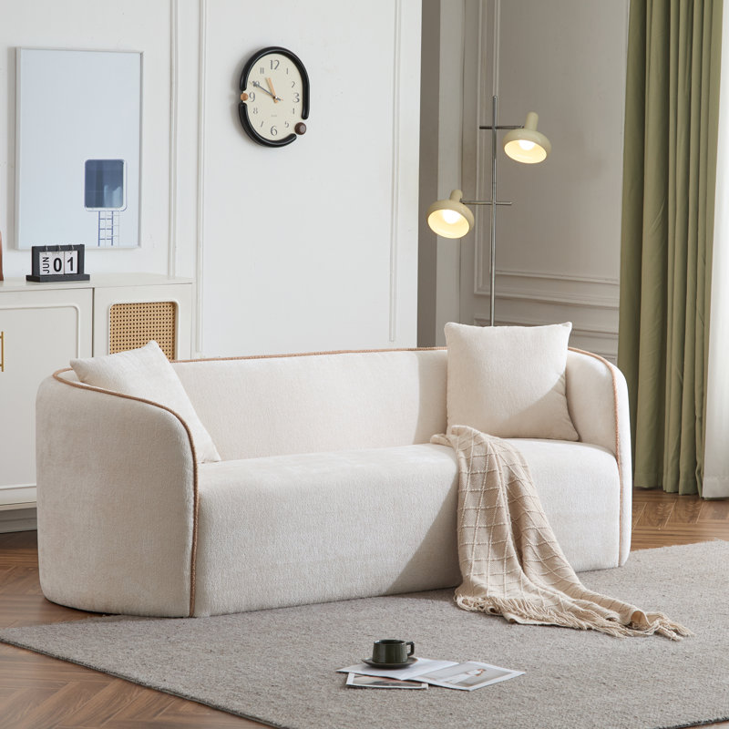Canapé incurvé avec design ergonomique, rembourrage de qualité supérieure, structure robuste et espace polyvalent pour les salons, les chambres à coucher ou les petits bureaux.